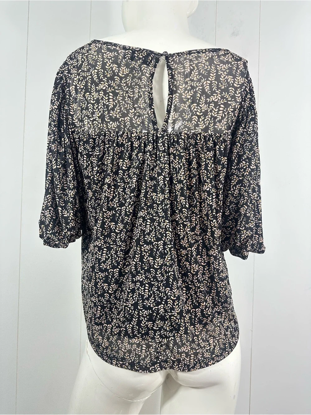 Evereve Womens Size Small S Black Floral Mesh Short Sleeve Top Tunic Boho